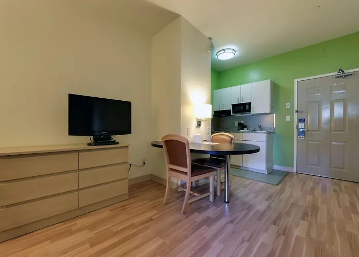 Studio 6 Toronto - Mississauga With Kitchenettes